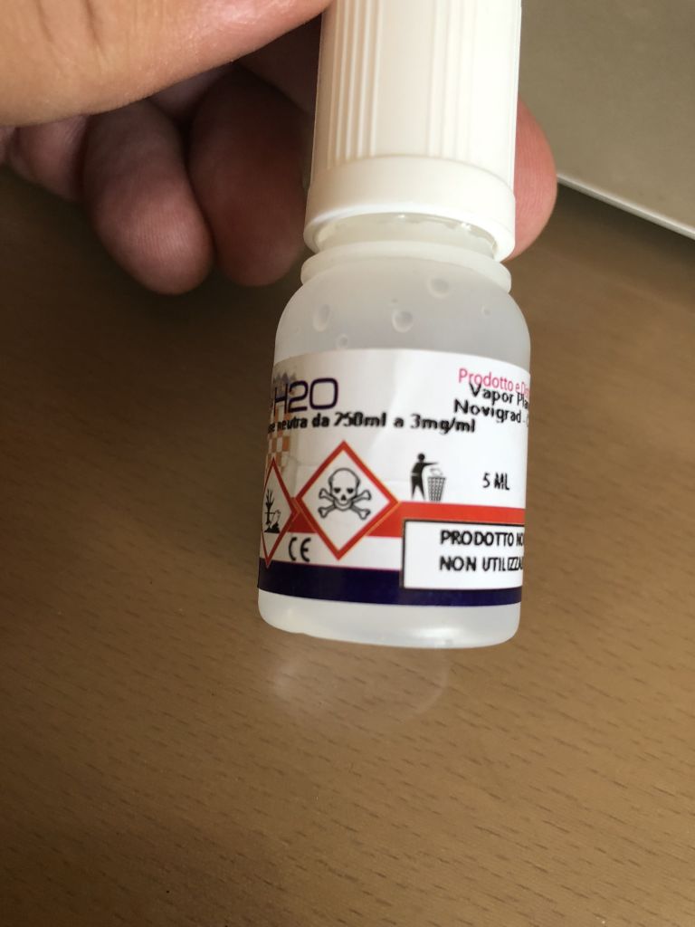 Liquido Base Neutra VAPR. 70/30 con Nicotina 9mg in flacone da 10ml TPD